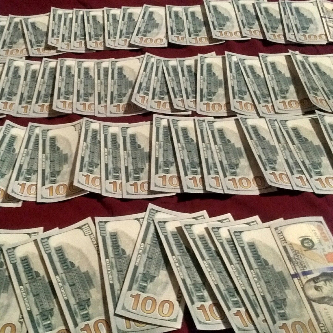 Lunnie Moet-Millions ft-Play .mp3
