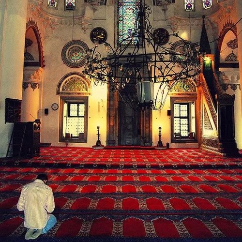 فـبحقّي عليك كُن لي محبا .. ♥