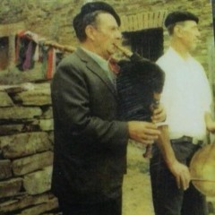 Alejandro das Nenas: En El Campo Nacen Flores / Pasodoble