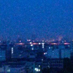 여섯시이십분이른새벽공기차다