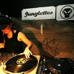 Gidgette dnb on Kranky Digitial Radio Techstep Vinyl Mix Nov 18 2007