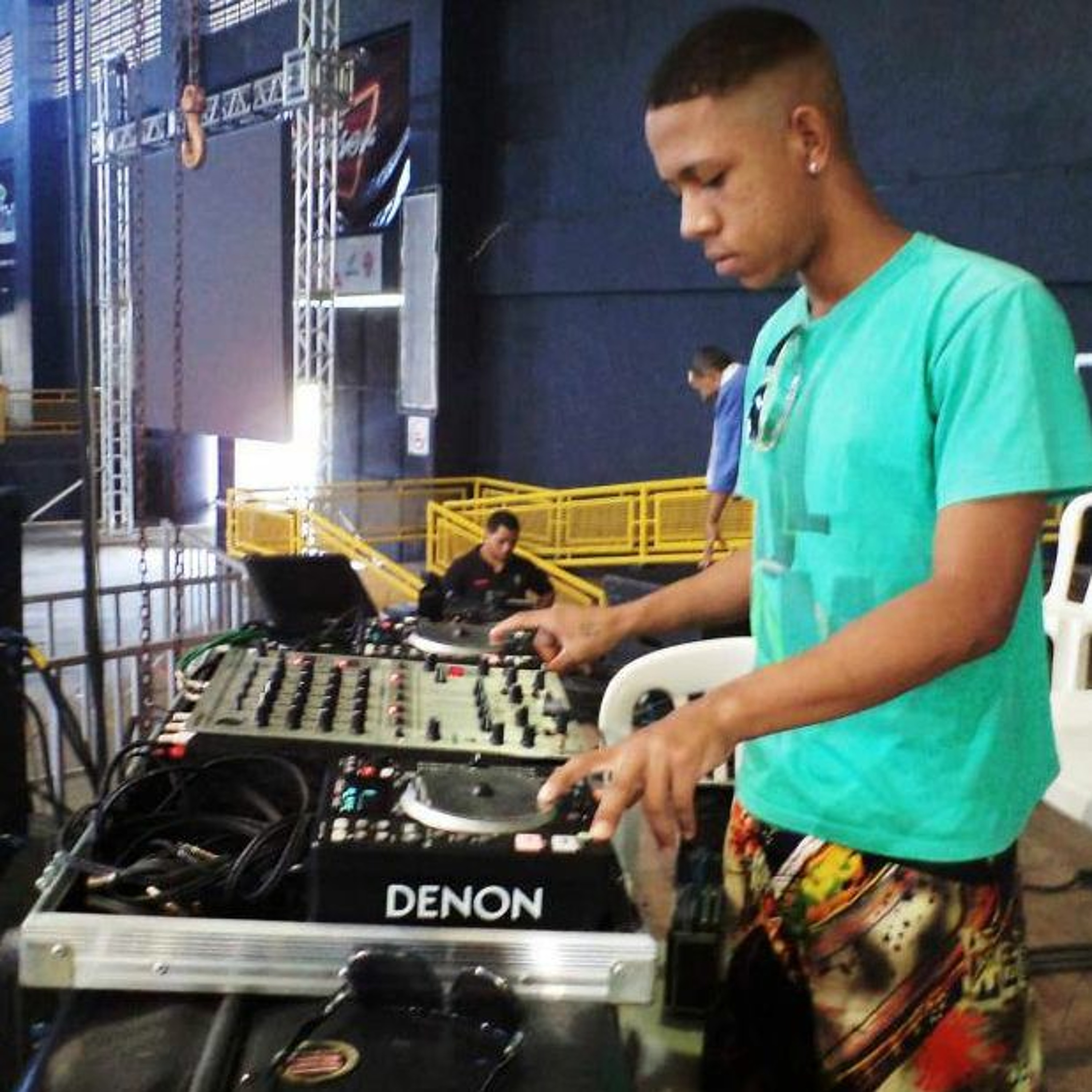 DJ Vitor Meireles