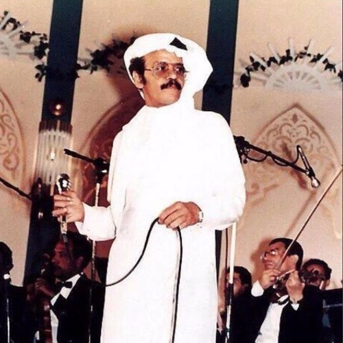 مالذي في شفتيكِ .. فيهِ هامت شفتايَ ؟