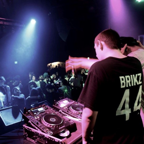 SUBFILTRONIK!!!™ - PASSOUT (BRIKZ V2) (CLIP)