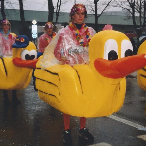 2003 AKV Voesj - Zu zat dammen oeveral enjere zieng int park