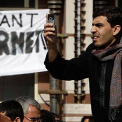 "المنصة" تفتح صندوق الثورة الأسود: كيف غَرّد المصريون حين انقطع الإنترنت