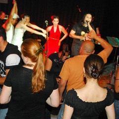 Hoy (Gloria Estefan) / Kimbombo Live - Salsa Version