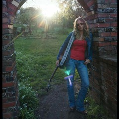 Chrissy - Lynne - Band Morning - Light (1)