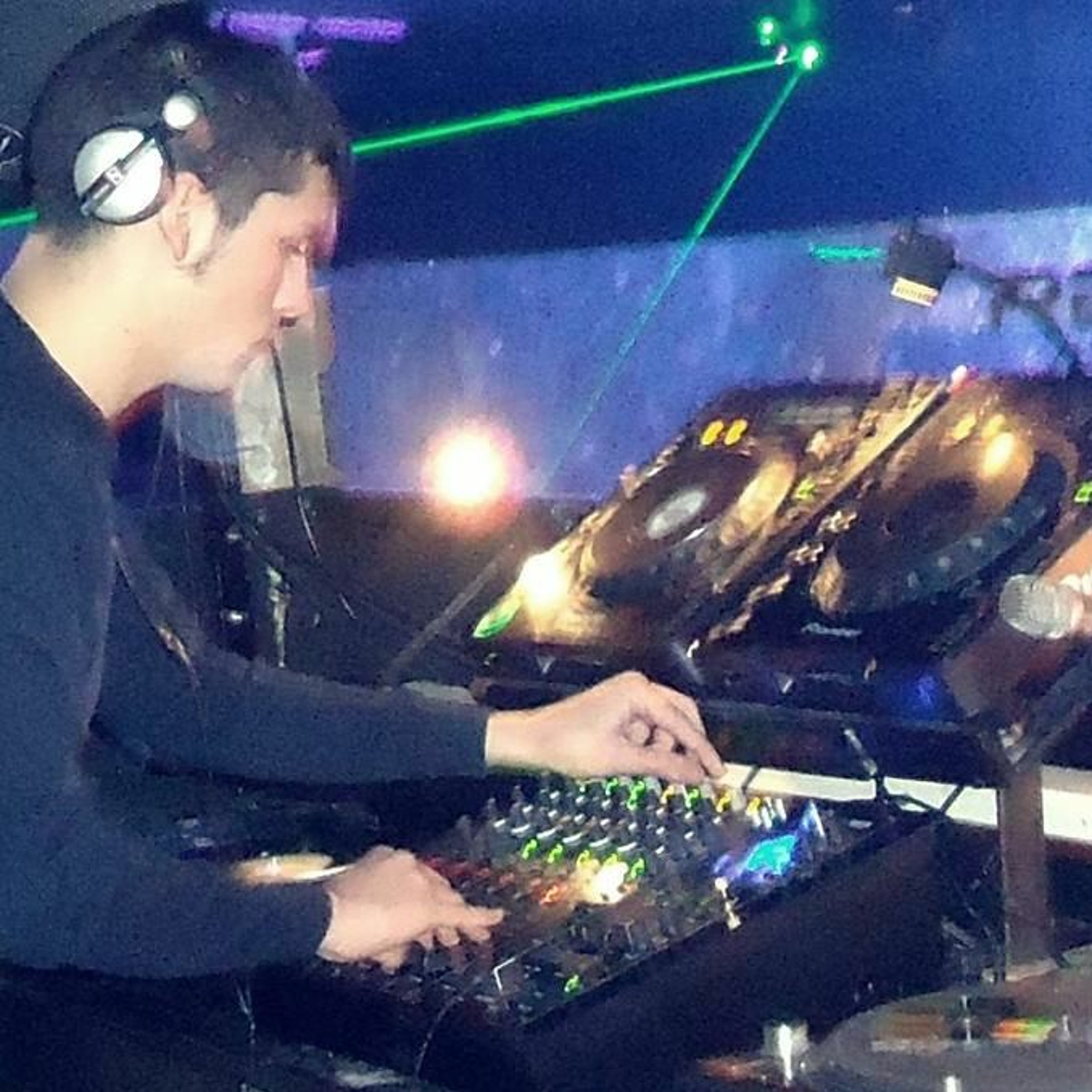 Dj Lazaro