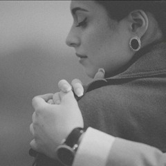 Рожден Ануси -друг Друга Касаясь Ладонями