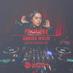 Premiere: Annika Wolfe - Alchemy (Original Mix)