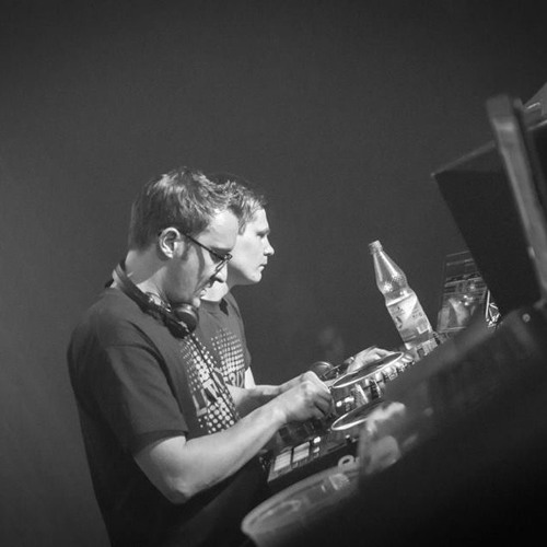 DJ TEAM LECTRIXX - CHARTS Short