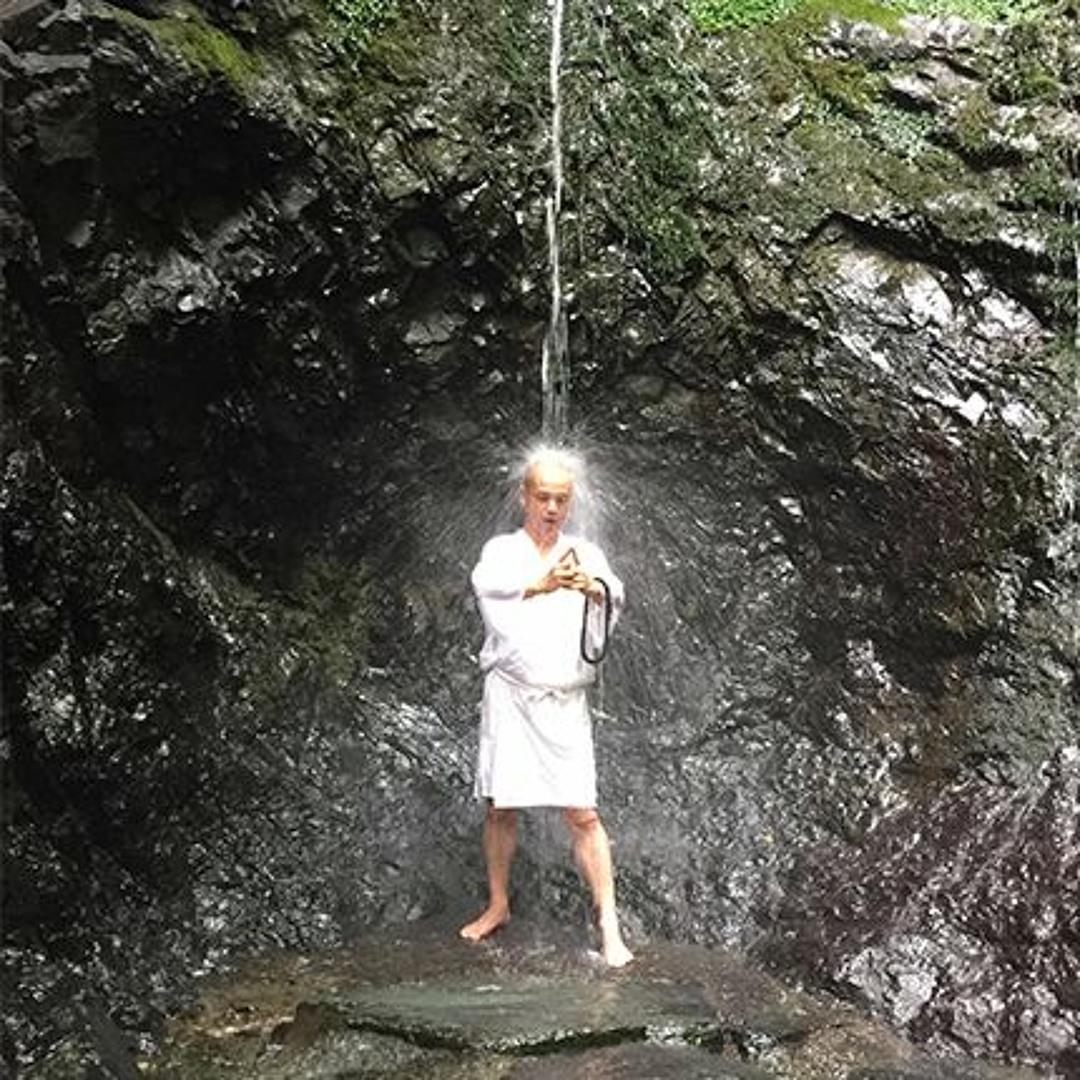 Listen to 高尾修験滝行 / Religious austerities practice under the