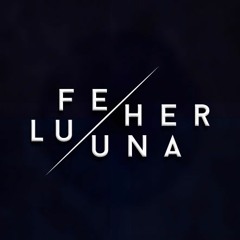 lobo aullando a la  luna llena