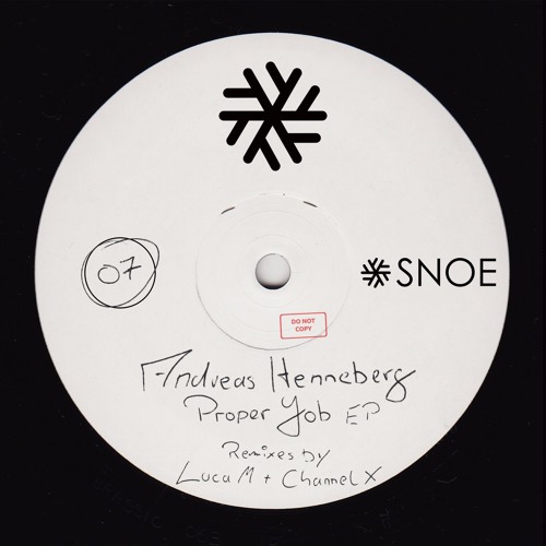 Premiere: Andreas Henneberg - On The Fat Tracks [SNOE]