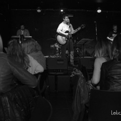 Luna de miel en la mano (Virus) por Pablo Barrio.