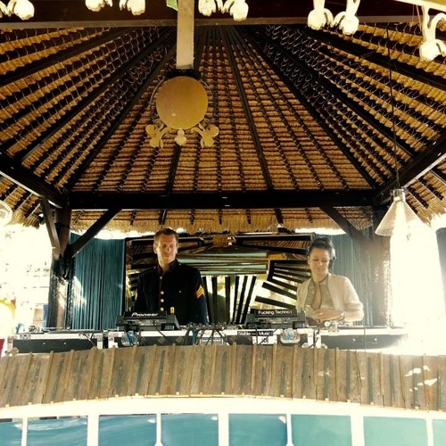 Garth And Pip - Live At Subsonic Music Festival Dec 2015 8am