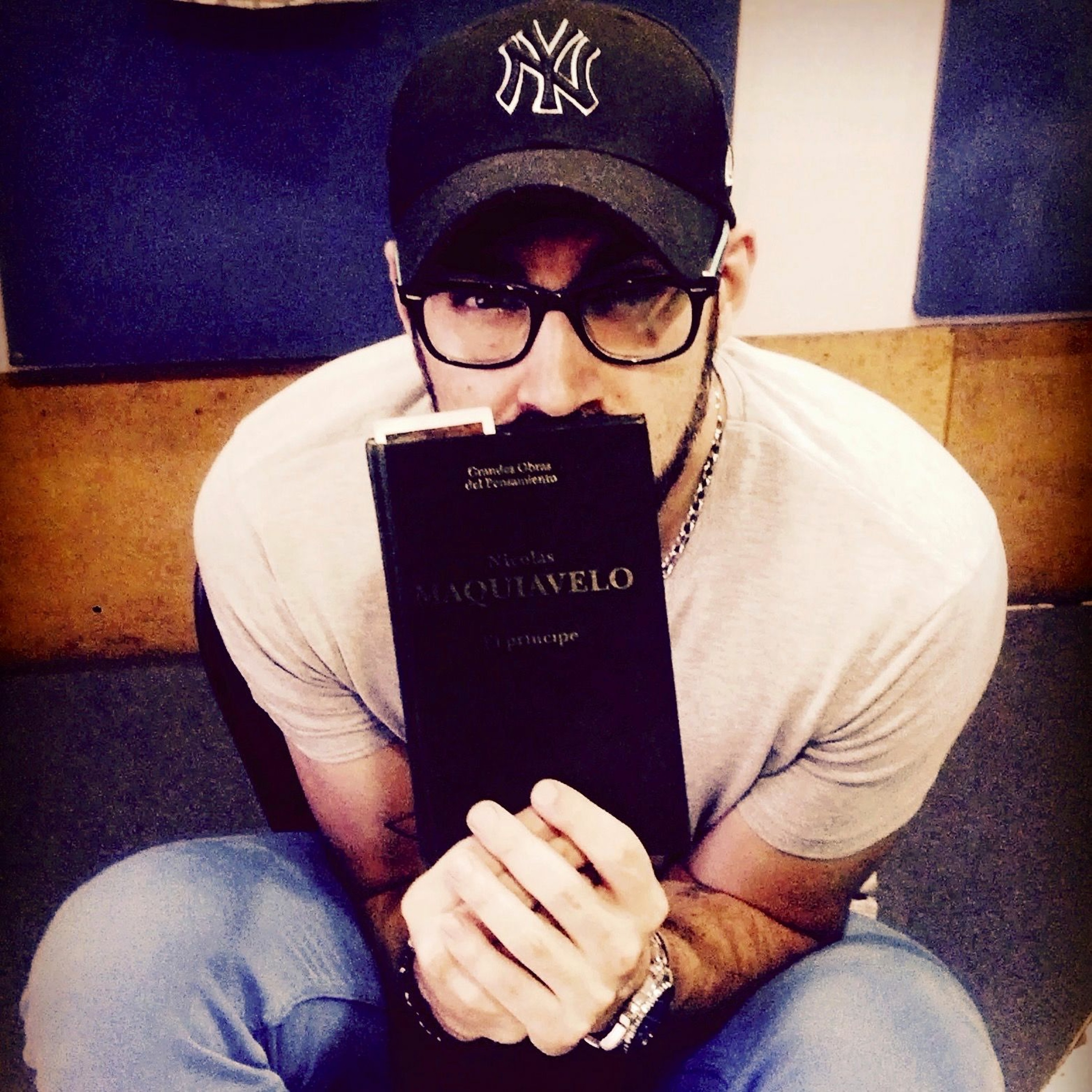 UN LIBRO QUE