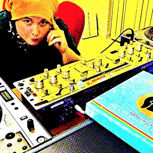 Selecta Cee Clouds- Mr Vegas- Certain Law Moombahton Bootleg X Te Ves Buena- Etc Etc Moombah Remix
