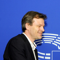 MEP Guillaume Balas highlighting difference between net and gross salaries for posted workers