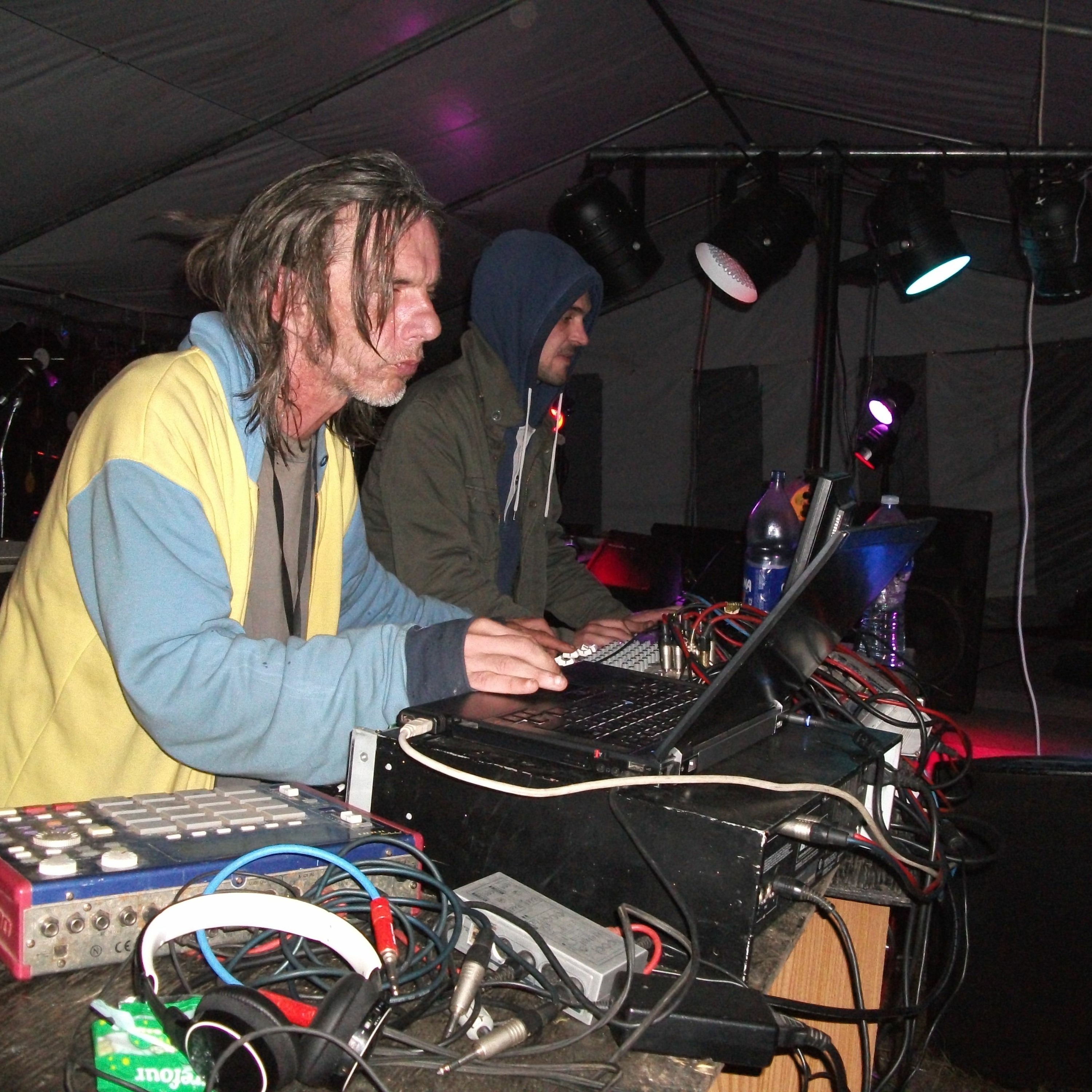 Live de Chriss (LBE) et Fleo (Molotof) a la pirate tribe 2 episode artwork