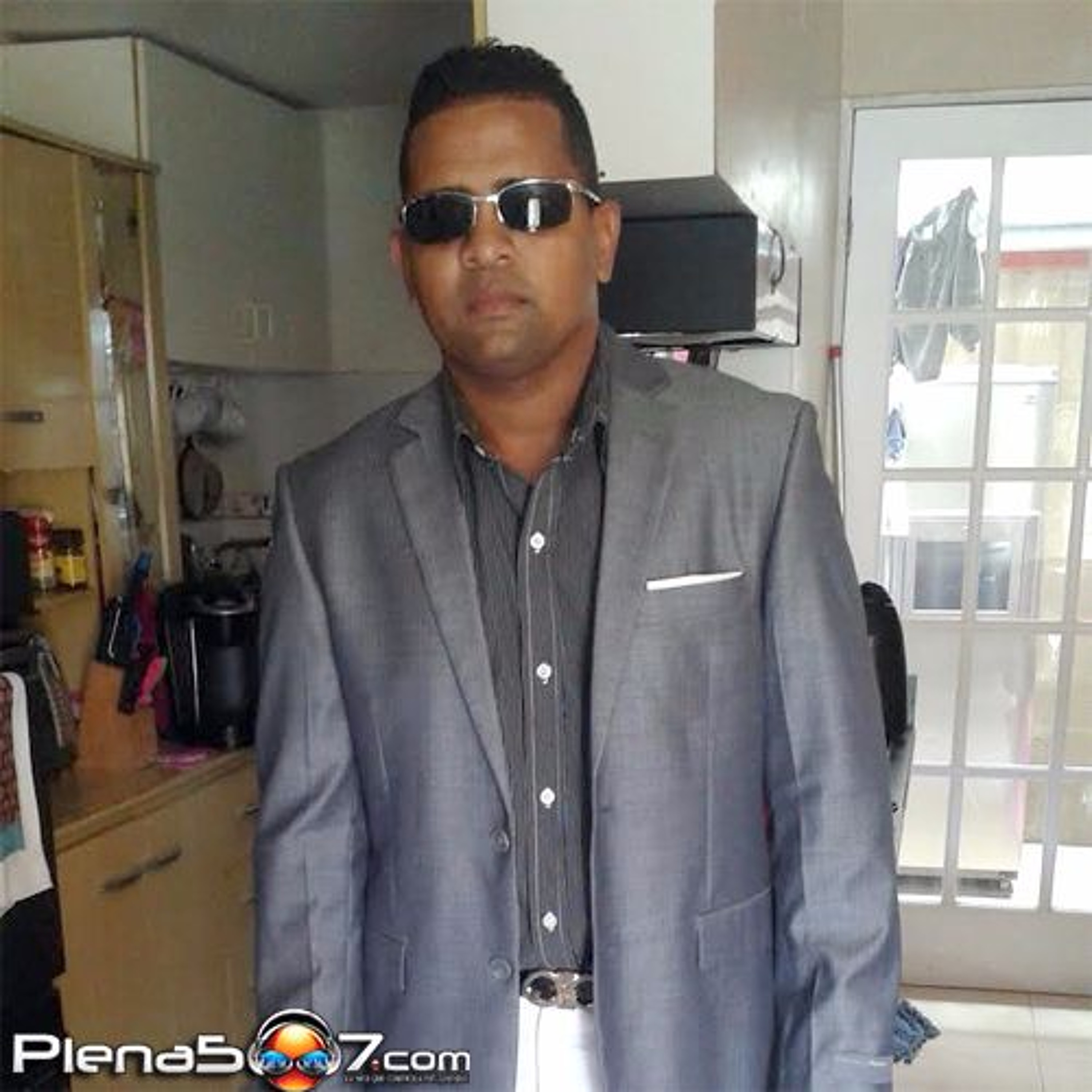 Big Charlie - Del Amor al Dinero episode artwork
