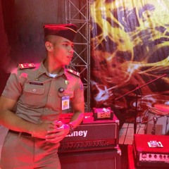 Kesempurnaan cinta (cover) abay vocal, bintang gitar