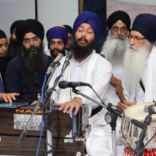 ਮਿਤ੍ਰੁ ਪਿਆਰਾ ਨਾਨਕ ਜੀ ਮੈ ਛਡਿ ਗਵਾਇਆ ਰੰਗਿ ਕਸੁੰਭੈ ਭੁਲੀ ॥