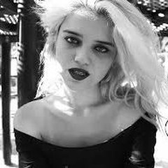 Sky Ferreira - Everything Is Embarassing