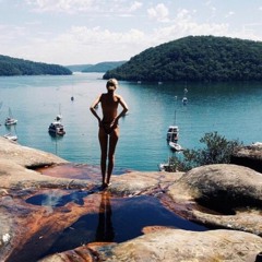 Я у твоих ног..