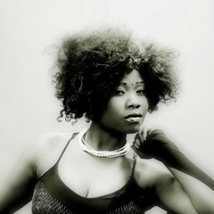 QUEEN BEE - Menenm Lwen!