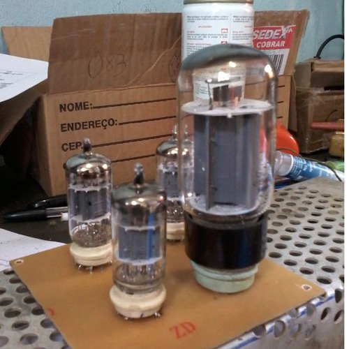 Stream Fender ChampAmp 5E1 com 6BQ5/EL84 Mini Watt Brazil 12AX7 by