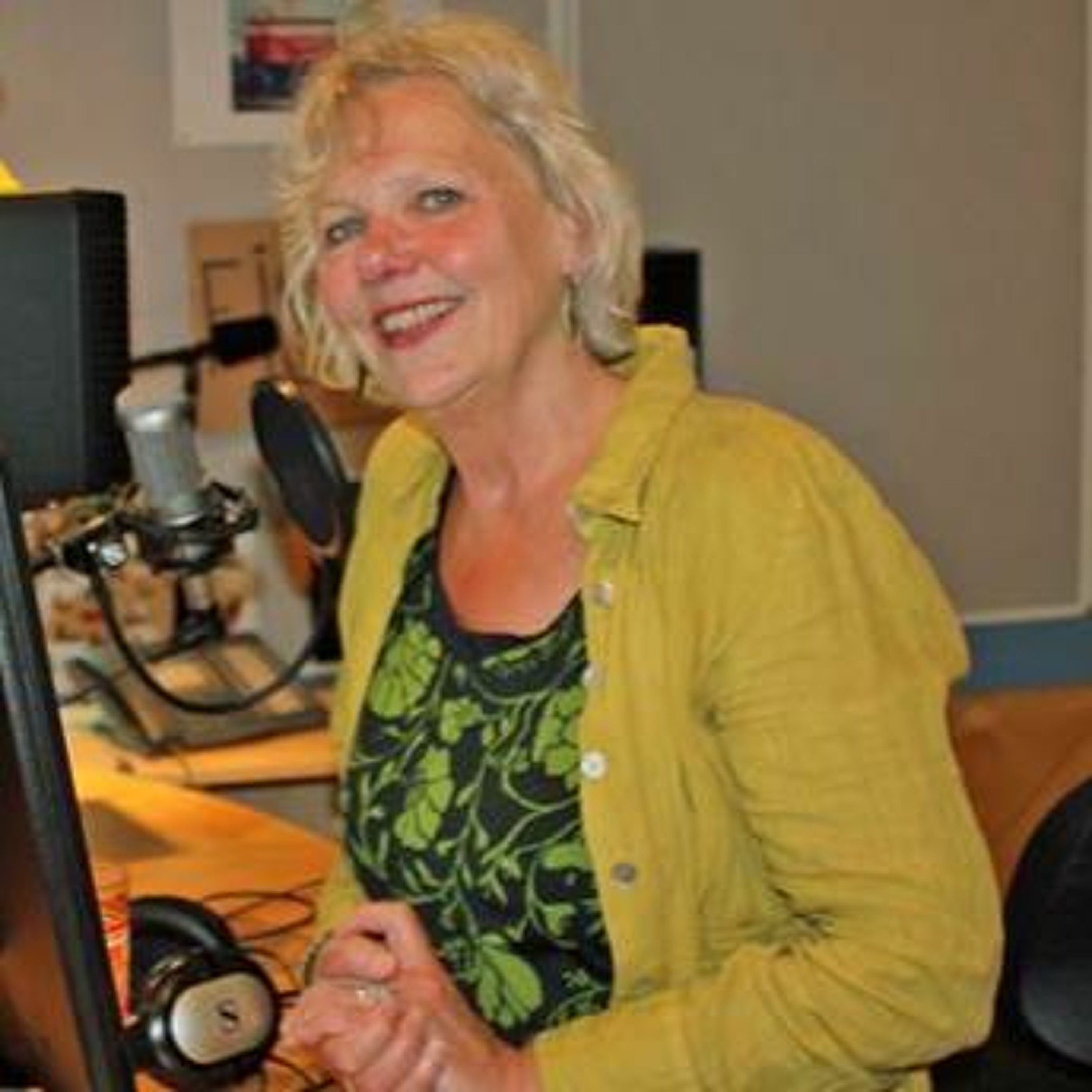 cover of episode Gäst i studion - Mymmel Blomberg!