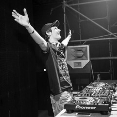 Matt Bukovski - Surrounded 064 (April 2016)