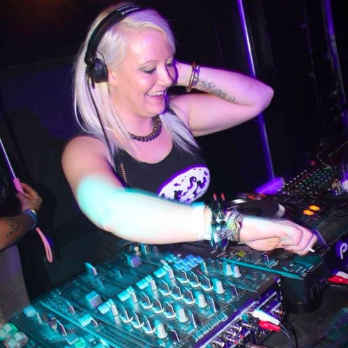 TOXIC LADIES / DJ HADES ON TOXIC SICKNESS / APRIL / 2016