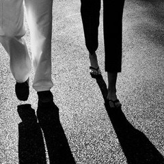 ومشينا في طريق مقمرٍ