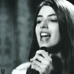 Kırgın Çicekler Defne Tuttu Fırlattı Kalbimi