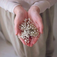 لهُ عآمانْ ان ضحكت يعطر صوتها سمعهْ | بدون موسيقي