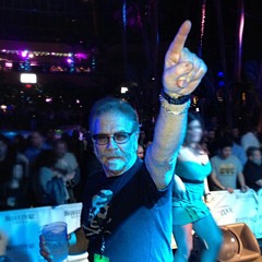 EDM Ronnie - Get Down on the Floor!