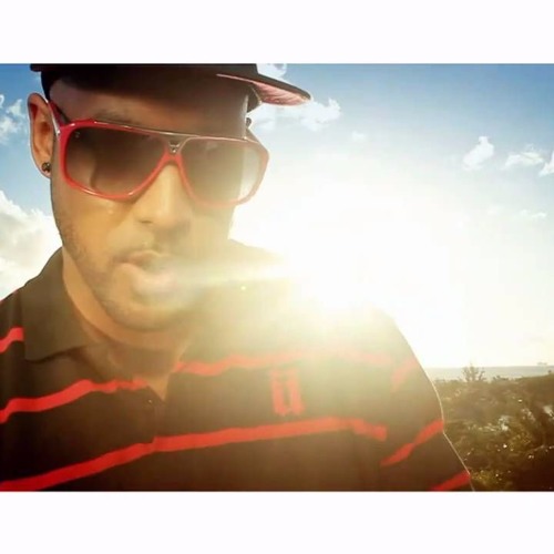 « J'm'en bats les couilles, J'ai d'autres objectifs, mais tu persistes » _ BOOBA