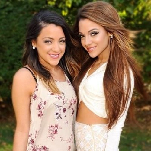 Pillowtalk- Zayn Malik COVER By Niki And Gabi