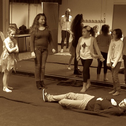 "Peter Est Au Sol" par Lisa, Luna et Emma