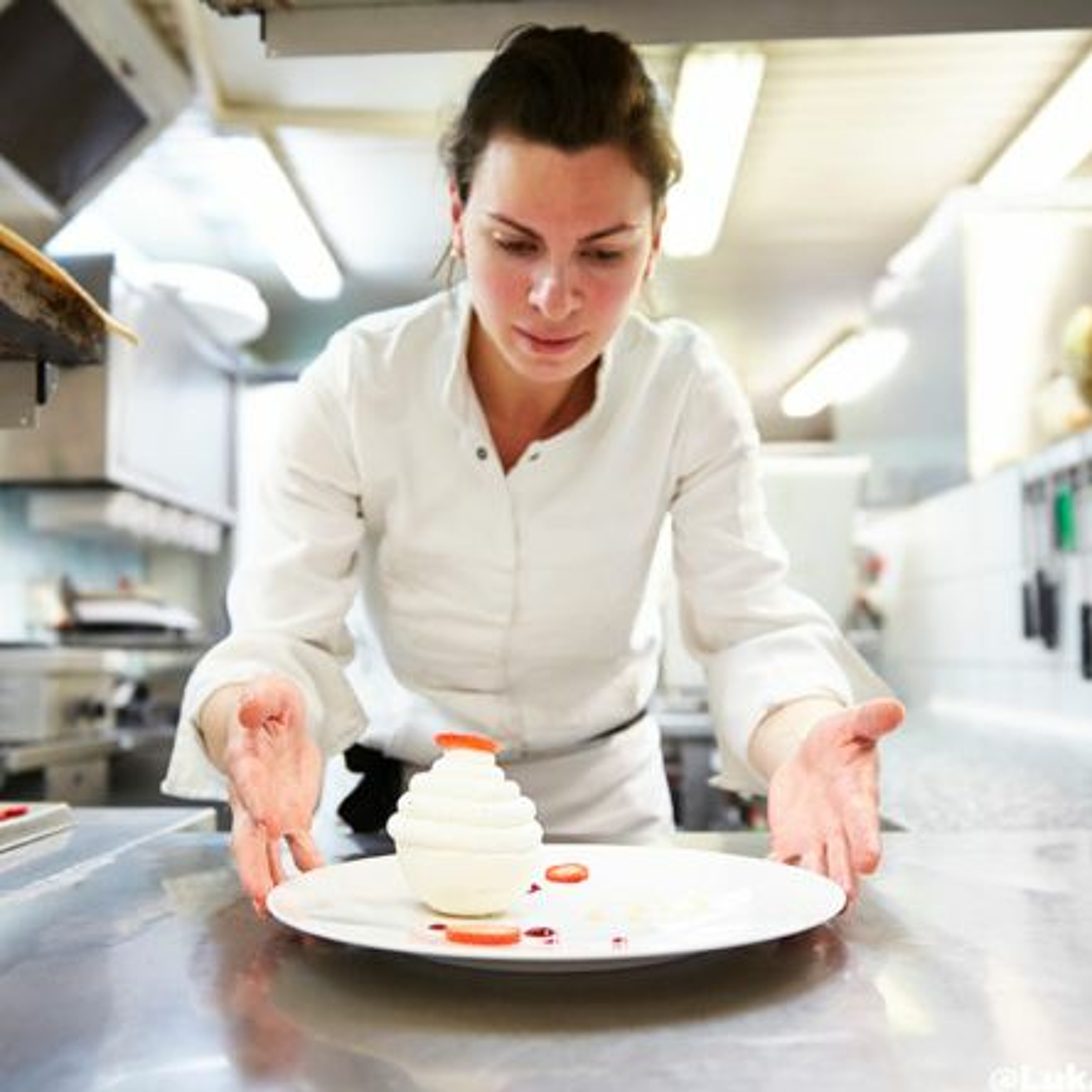 Interview De Marie Wucher - Cheffe Pâtissier Des Restaurants De L'hôtel Le Parc episode artwork