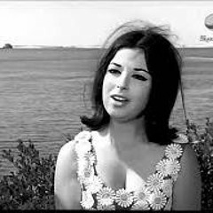 القريب منك بعيد- نجاة الصغيرة
