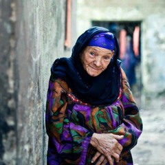الست العجوزة اللي في المحطة