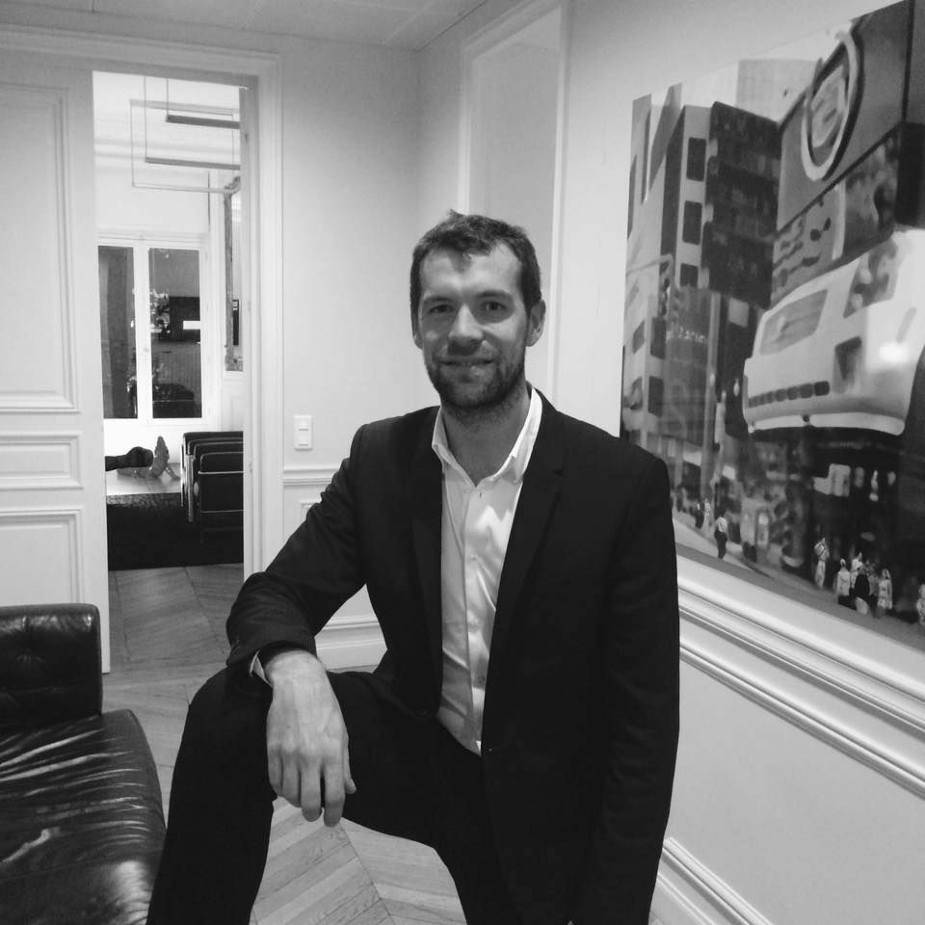 Interview De Yan Vanderwal - Directeur De L'Hôtel Mathis Paris episode artwork