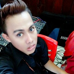 NGAWAI KERUPUK BASAH