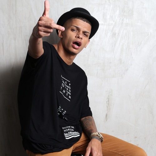 MC MANEIRINHO - TRANQUILÃO BALÃO NA ORELHA , TOMANDO UMA STELLA ♫