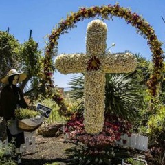 Oh Cruz, te adoramos.