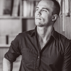 032: From High-school Dropout to Productized Email-Marketing Service